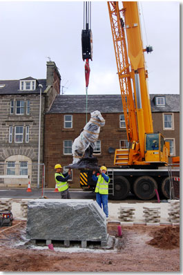 Crane lowers the statue to its place in Montrose